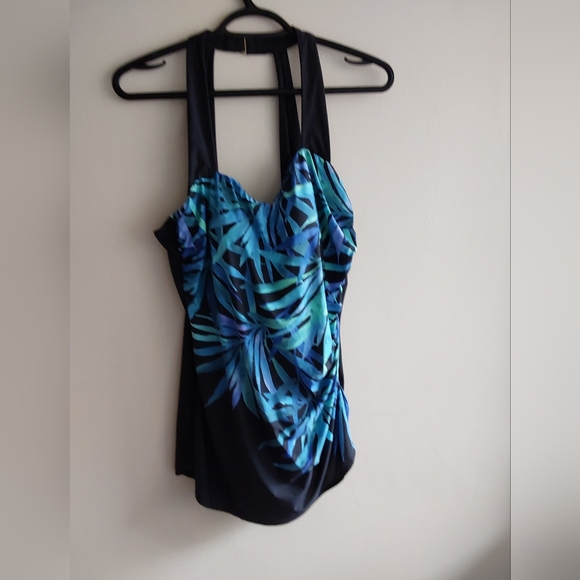 Women's swimsuit - Picture 1 of 3